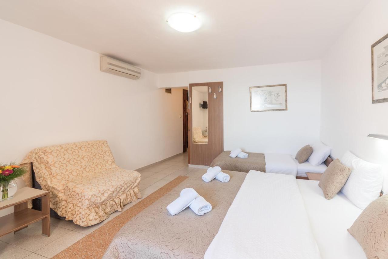 R Club Apartments Old Town Budva Exterior foto